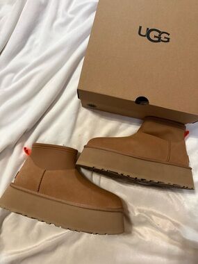 UGG Platform Ankle Boots - Chestnut